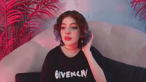 E V A online show from November 21, 8:07 pm