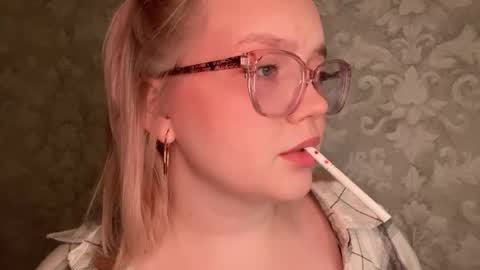 Snapshot of eva_kittenn chatting on September 27, 8:14 pm eva_kittenn online show from September 27, 8:14 pm