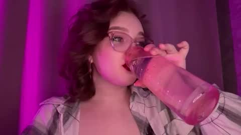 Snapshot of eva_kittenn chatting on November 8, 1:28 am eva_kittenn online show from November 8, 1:28 am