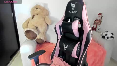 Snapshot of eva_lee18 chatting on December 6, 3:41 am Eva online show from December 6, 3:41 am