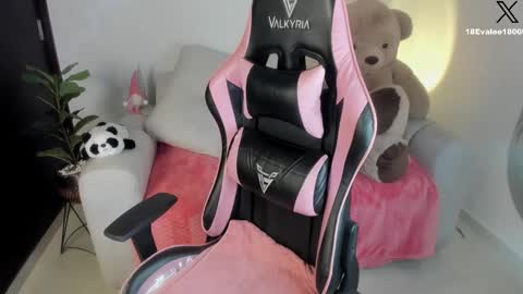 Snapshot of eva_lee18 chatting on January 21, 5:27 am Eva online show from January 21, 5:27 am