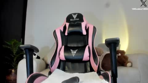 Snapshot of eva_lee18 chatting on February 5, 4:59 am Eva online show from February 5, 4:59 am