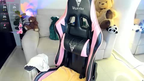 Snapshot of eva_lee18 chatting on October 17, 1:31 am Eva online show from October 17, 1:31 am