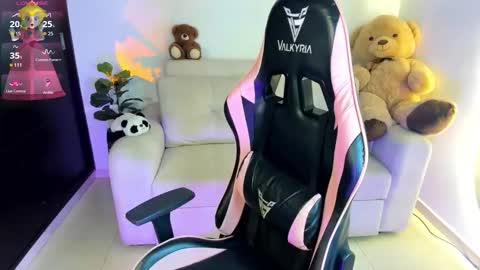 Snapshot of eva_lee18 chatting on November 8, 12:22 am Eva online show from November 8, 12:22 am