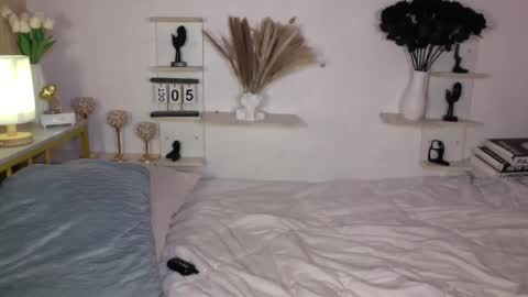 Queen Eva Mazikeen online show from October 5, 9:13 pm