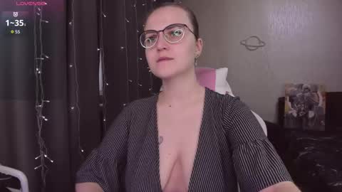 Snapshot of eva_orchid chatting on December 2, 11:15 am Eva online show from December 2, 11:15 am