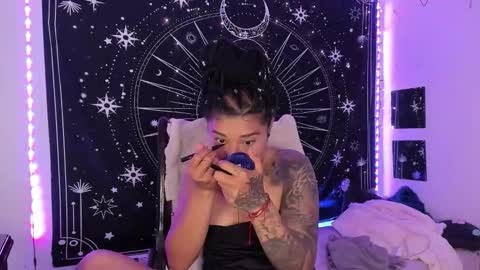 Snapshot of eva_sanderslee chatting on November 25, 7:19 am Eva online show from November 25, 7:19 am