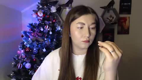 Snapshot of evachaturbatte chatting on December 16, 7:35 am Evachaturbatte online show from December 16, 7:35 am