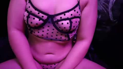 Snapshot of evacruxx chatting on January 3, 6:11 am Eva Crux online show from January 3, 6:11 am