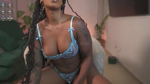 Snapshot of evajacksss_ chatting on November 13, 10:19 pm evajacksss_ online show from November 13, 10:19 pm