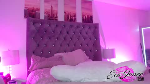 Snapshot of evajonez chatting on September 10, 7:52 am Eva online show from September 10, 7:52 am