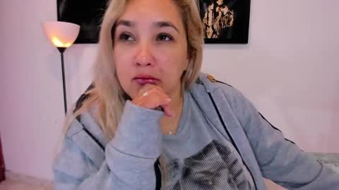 Snapshot of evamilff_ chatting on January 6, 12:57 pm Eva online show from January 6, 12:57 pm