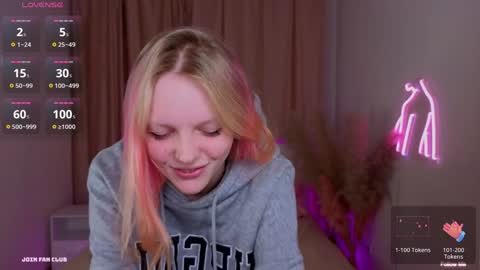 Snapshot of evangel1ne chatting on December 13, 5:16 am evangel1ne online show from December 13, 5:16 am