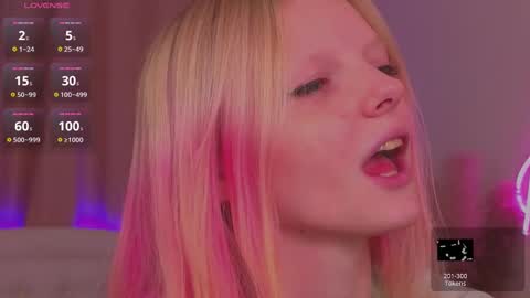 Snapshot of evangel1ne chatting on December 14, 4:56 am evangel1ne online show from December 14, 4:56 am