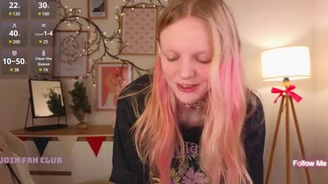 Snapshot of evangel1ne chatting on January 5, 8:32 am evangel1ne online show from January 5, 8:32 am