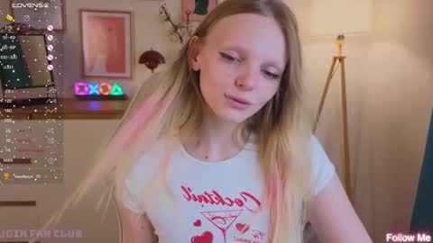 Snapshot of evangel1ne chatting on September 10, 9:37 pm evangel1ne online show from September 10, 9:37 pm