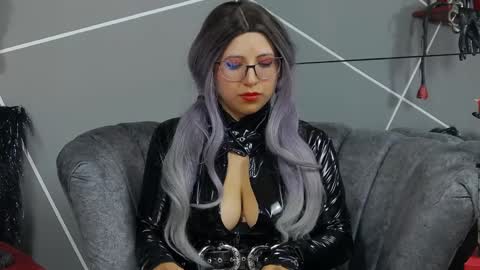 Miss Evangeline    online show from December 12, 2:26 am