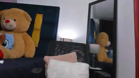   online show from November 26, 1:23 pm