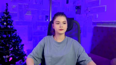 Snapshot of evathopson chatting on December 9, 12:08 pm Eva next stream - - 1600 UTC2000 online show from December 9, 12:08 pm