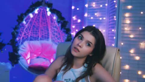 Snapshot of evathopson chatting on December 14, 5:14 pm Eva next stream - - 1600 UTC2000 online show from December 14, 5:14 pm