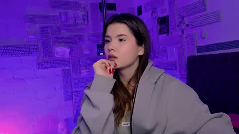 Snapshot of evathopson chatting on February 6, 12:05 pm Eva next stream - - 1600 UTC2000 online show from February 6, 12:05 pm