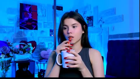 Snapshot of evathopson chatting on March 6, 4:08 am Eva next stream - - 1600 UTC2000 online show from March 6, 4:08 am