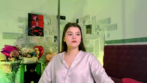 Snapshot of evathopson chatting on March 8, 11:27 am Eva next stream - - 1600 UTC2000 online show from March 8, 11:27 am