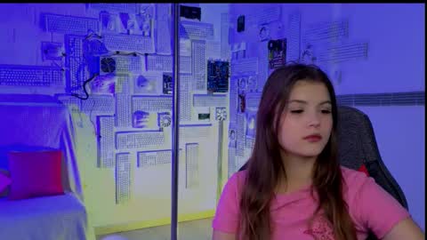 Snapshot of evathopson chatting on October 2, 10:33 am Eva next stream - - 1600 UTC2000 online show from October 2, 10:33 am