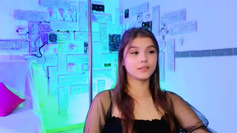 Snapshot of evathopson chatting on October 12, 8:02 am Eva next stream - - 1600 UTC2000 online show from October 12, 8:02 am