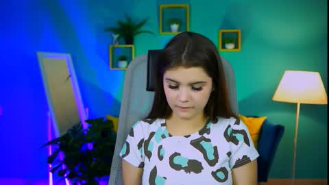 Snapshot of evathopson chatting on November 28, 10:51 am Eva next stream - - 1600 UTC2000 online show from November 28, 10:51 am