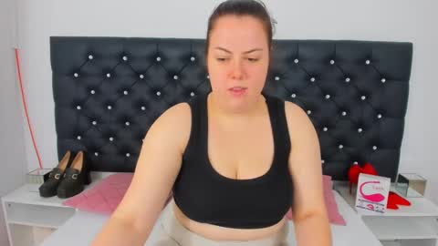 Snapshot of evawetdream chatting on December 3, 8:16 am Eva online show from December 3, 8:16 am