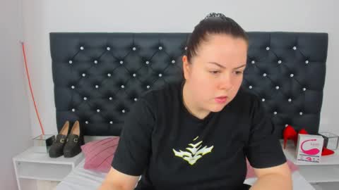 Snapshot of evawetdream chatting on December 23, 6:22 am Eva online show from December 23, 6:22 am