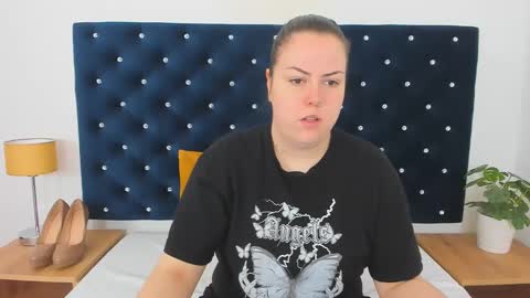 Snapshot of evawetdream chatting on February 18, 6:37 am Eva online show from February 18, 6:37 am