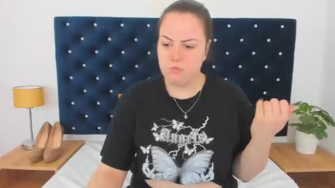 Snapshot of evawetdream chatting on February 18, 9:43 am Eva online show from February 18, 9:43 am