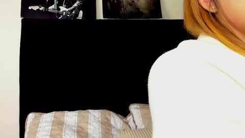 Eve collen online show from December 3, 11:47 pm