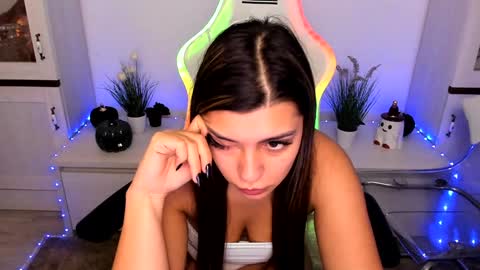 eveeevian online show from December 13, 8:41 am