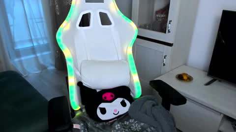 eveeevian online show from February 13, 5:22 pm