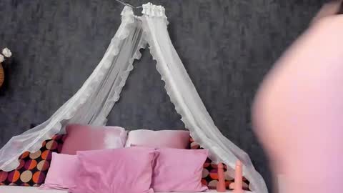 evellynereys online show from September 18, 3:19 am