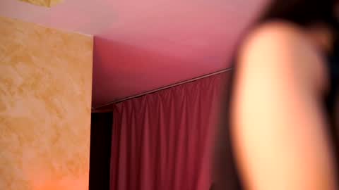 Evelyn online show from February 3, 7:10 pm