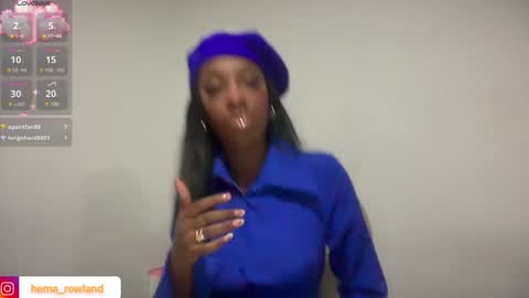 E V E L Y N  online show from February 6, 11:43 am