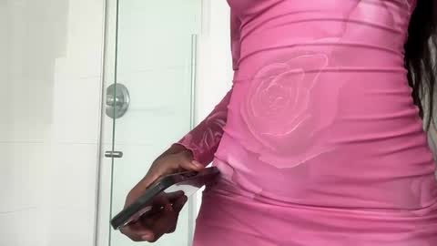 E V E L Y N  online show from February 25, 3:16 pm