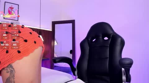 Snapshot of evelyn_samantha chatting on October 23, 2:11 am evelyn online show from October 23, 2:11 am