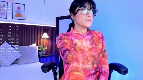 Snapshot of evelyn_samantha chatting on November 9, 1:37 am evelyn online show from November 9, 1:37 am