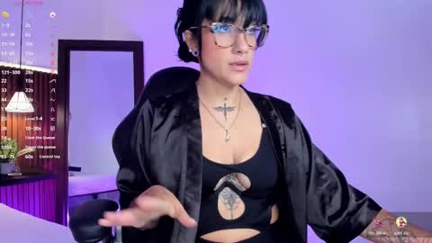 Snapshot of evelyn_samantha chatting on November 16, 1:44 am evelyn online show from November 16, 1:44 am