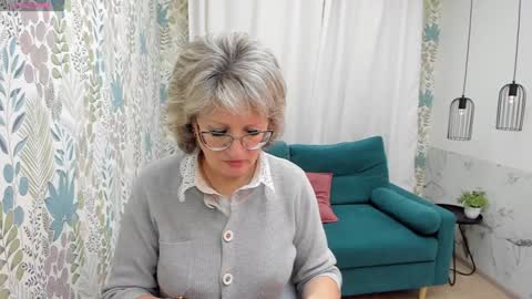 Evelyn online show from February 3, 5:18 am