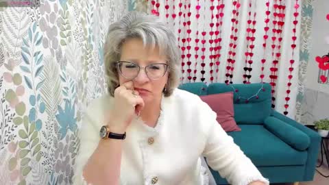 Evelyn online show from February 18, 5:09 am