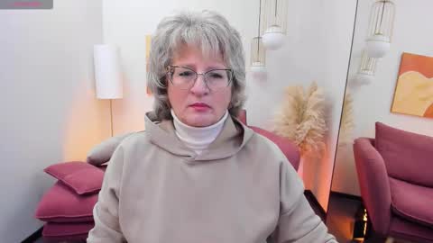 Evelyn online show from September 29, 5:01 am