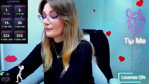 evelyne_rose online show from November 10, 6:23 am