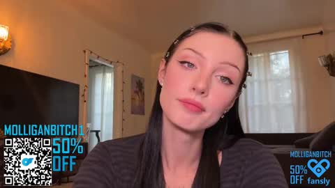 Snapshot of evelynforever chatting on December 14, 12:11 am Evelyn online show from December 14, 12:11 am