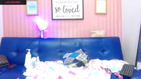 Snapshot of evelynheather_ chatting on December 26, 10:37 am Saray online show from December 26, 10:37 am